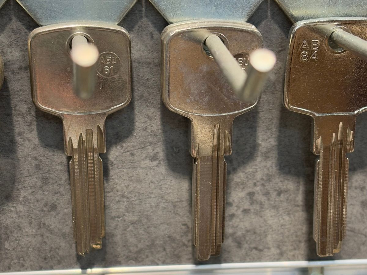 Rayonnage de clés chez Distrib Service à Estrablin – reproduction pour logements étudiants