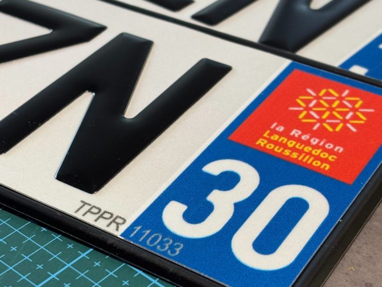 Déstockage Plaques Auto -30% | Distrib Service Estrablin