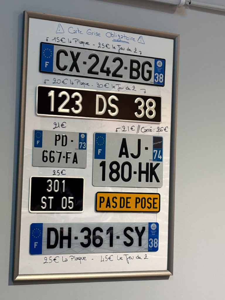 Plaques auto longues carrées et moto en promotion Vienne 38