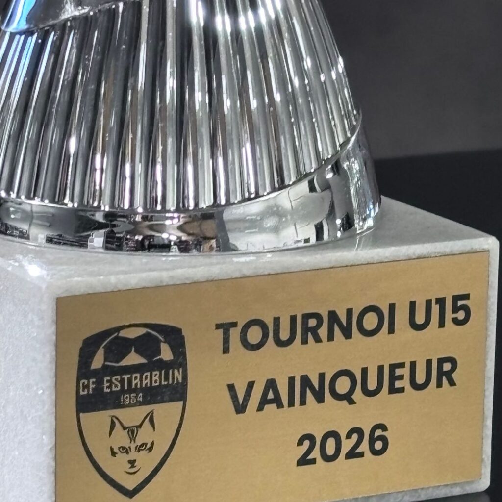 Plaque personnalisée sur trophée