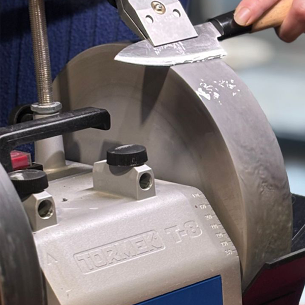 Affûtage à l'eau sur Tormek, chez Distrib Service
